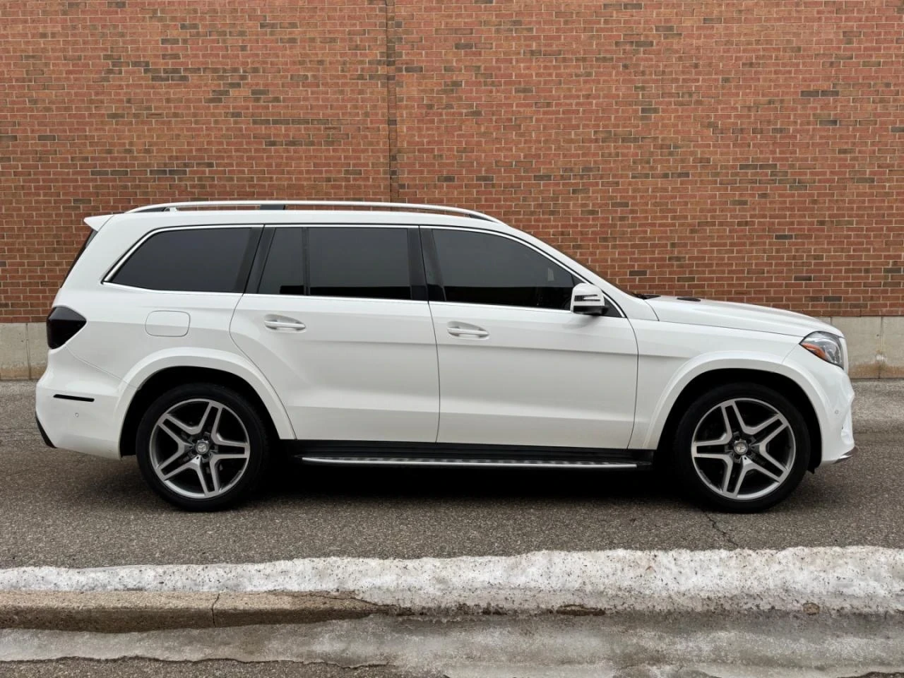 Mercedes-Benz GLS 450 AMG-pkg* 360View* Harman/Kardon* Keyless* Пано* По, снимка 4 - Автомобили и джипове - 53812819