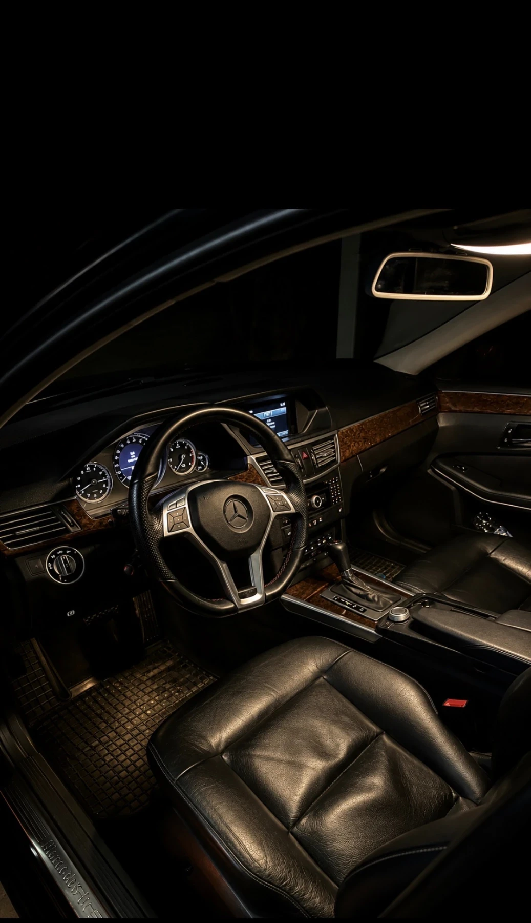 Mercedes-Benz E 220, снимка 4 - Автомобили и джипове - 55212562