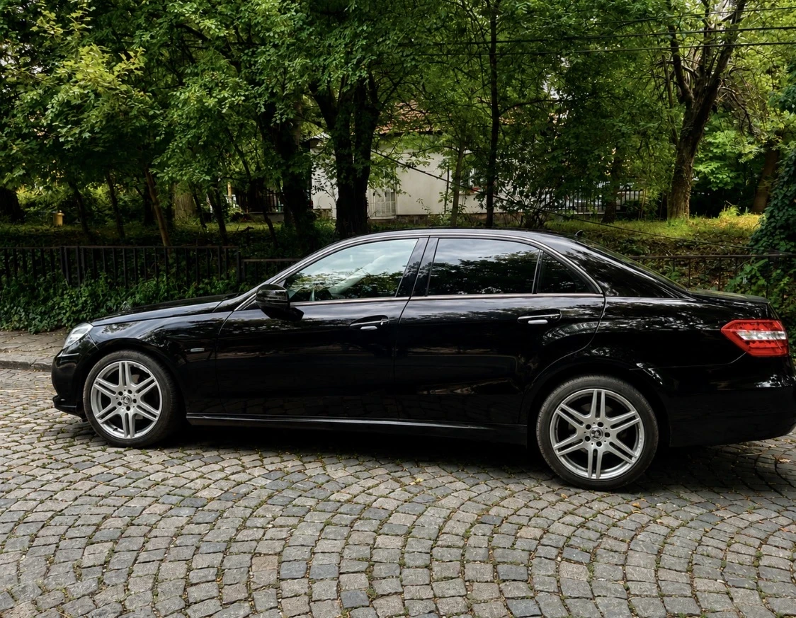 Mercedes-Benz E 220, снимка 2 - Автомобили и джипове - 55212562