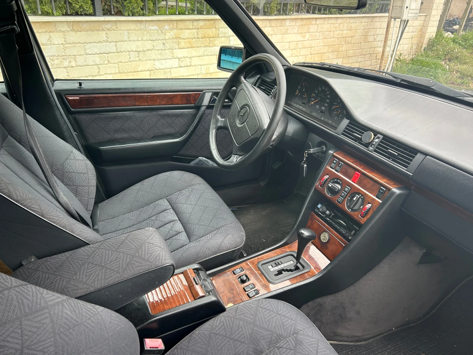 Mercedes-Benz 124 Mercedes-124-Avtomat-Unikat, снимка 10 - Автомобили и джипове - 55345605