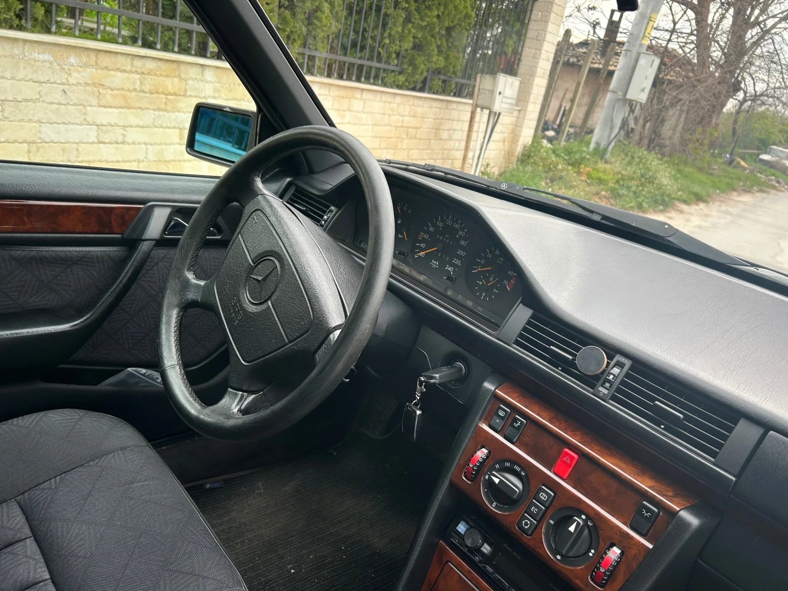 Mercedes-Benz 124 Mercedes-124-Avtomat-Unikat, снимка 11 - Автомобили и джипове - 55345605