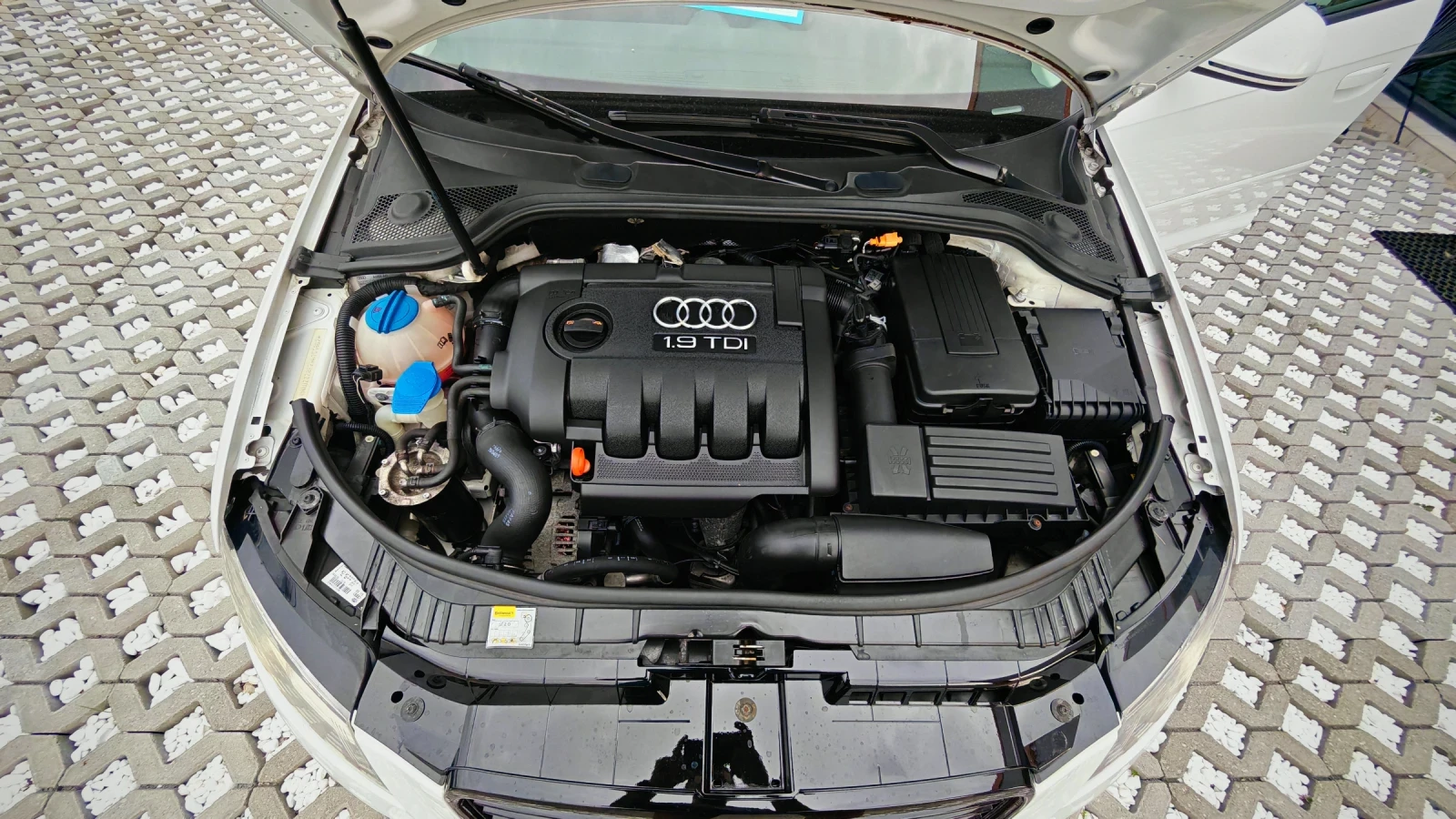 Audi A3 Sportback 1.9TDI FaceLift, снимка 15 - Автомобили и джипове - 55471132