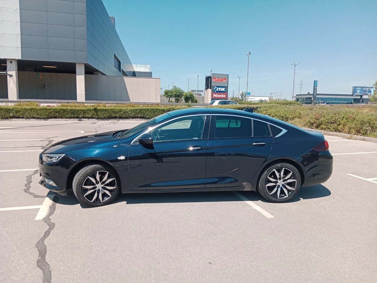 Opel Insignia Grand Sport, снимка 4 - Автомобили и джипове - 55647160