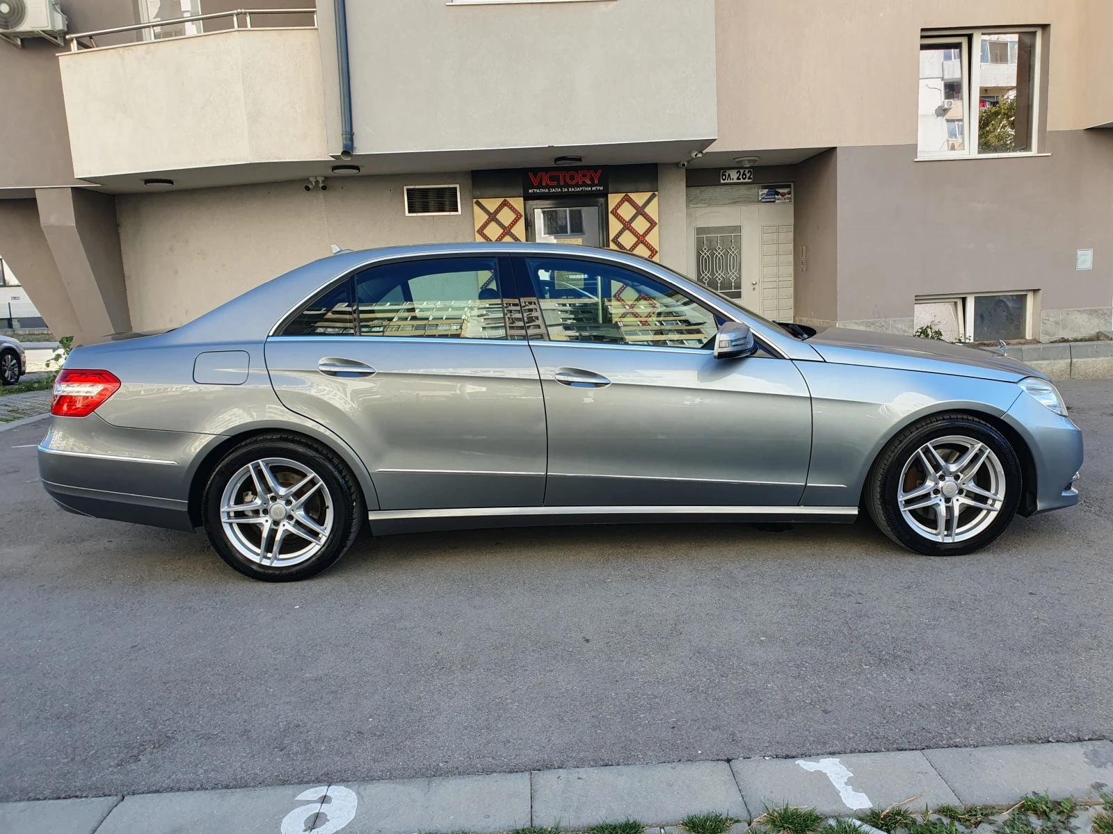 Mercedes-Benz E 220 CDI AВТОМАТИК КОЖА NAVI LED КСЕНОН, снимка 5 - Автомобили и джипове - 56077481