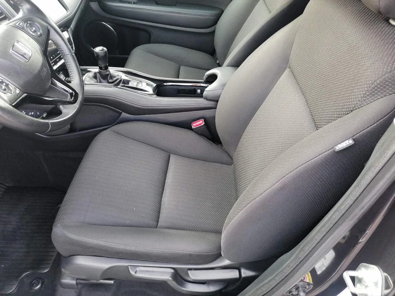 Honda Hr-v 1.5I-VITEC, снимка 11 - Автомобили и джипове - 52404902