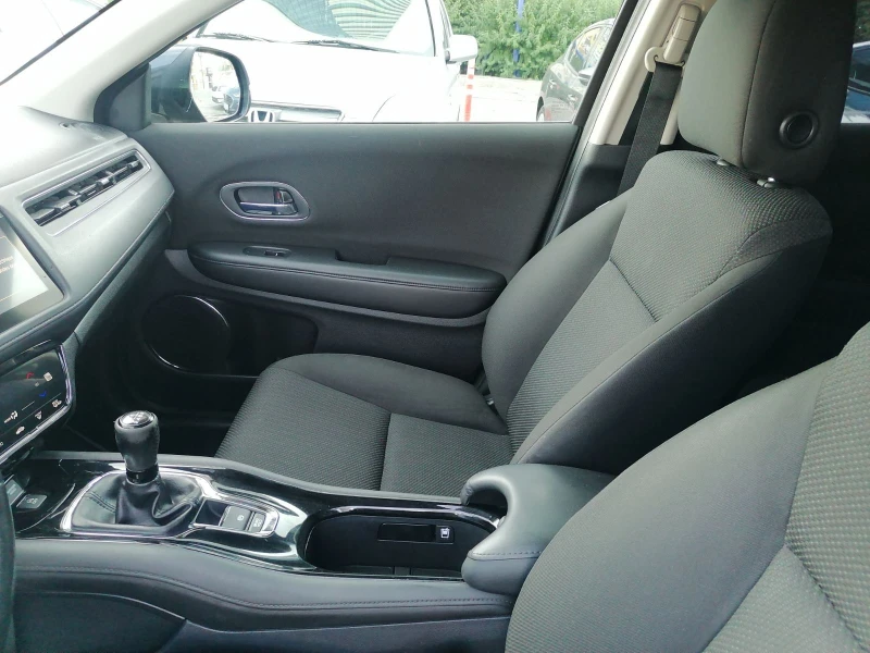 Honda Hr-v 1.5I-VITEC, снимка 12 - Автомобили и джипове - 52404902