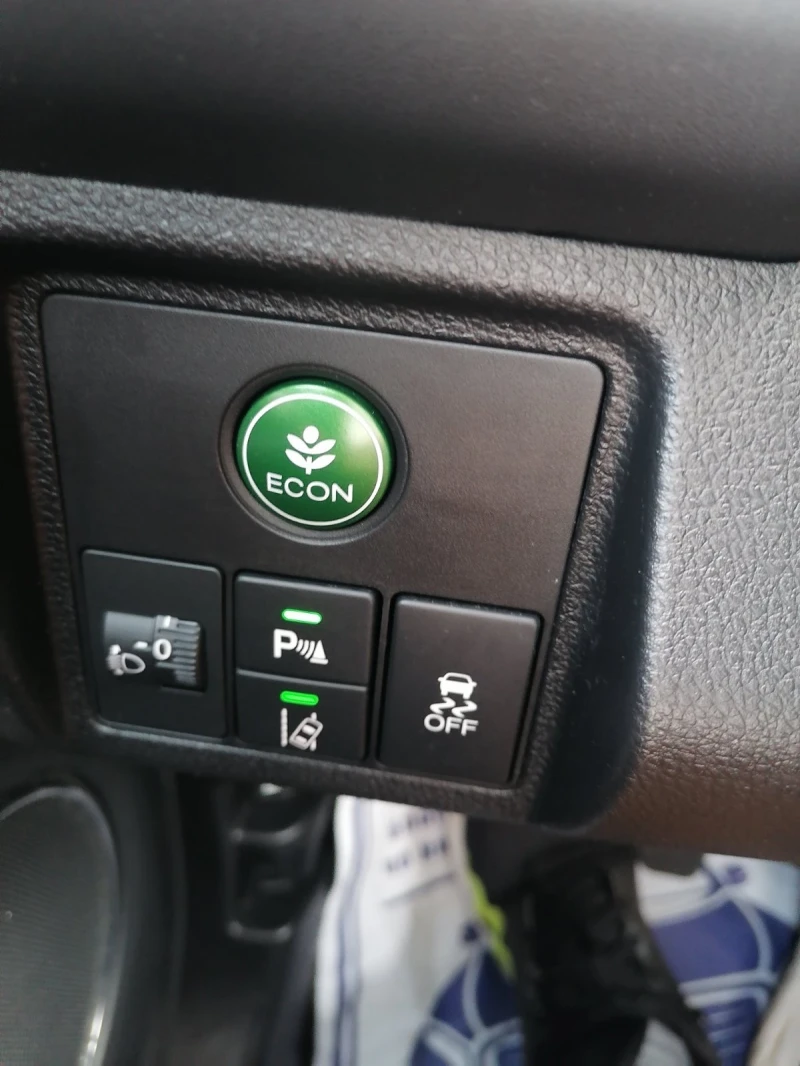 Honda Hr-v 1.5I-VITEC, снимка 16 - Автомобили и джипове - 52404902