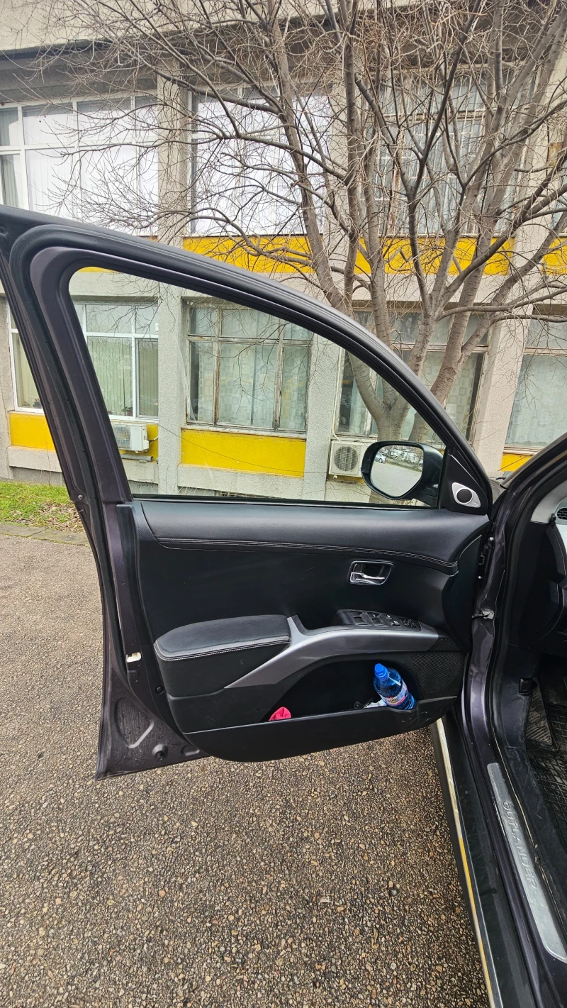 Mitsubishi Outlander, снимка 9 - Автомобили и джипове - 53049947