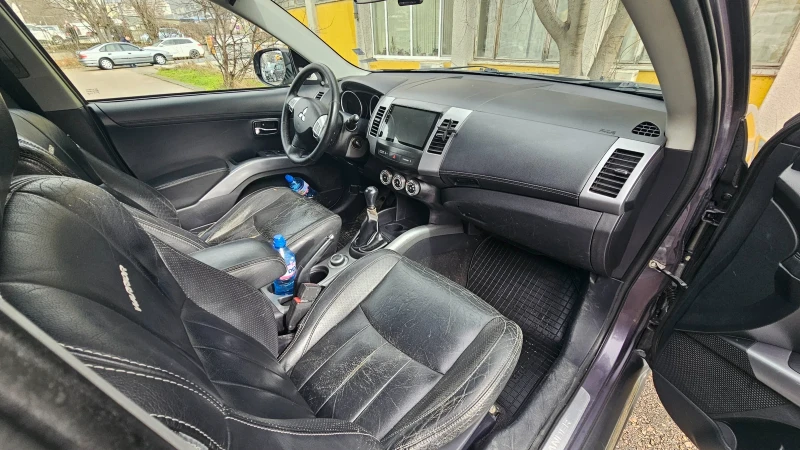 Mitsubishi Outlander, снимка 15 - Автомобили и джипове - 53049947