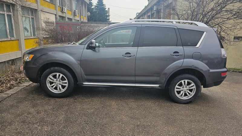 Mitsubishi Outlander, снимка 6 - Автомобили и джипове - 53049947
