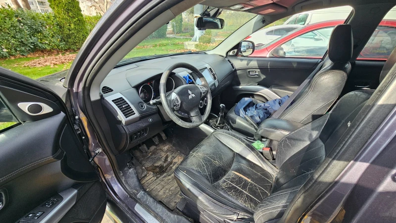Mitsubishi Outlander, снимка 8 - Автомобили и джипове - 52665268