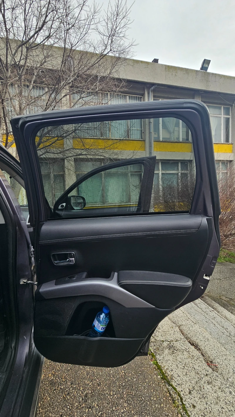 Mitsubishi Outlander, снимка 12 - Автомобили и джипове - 53049947