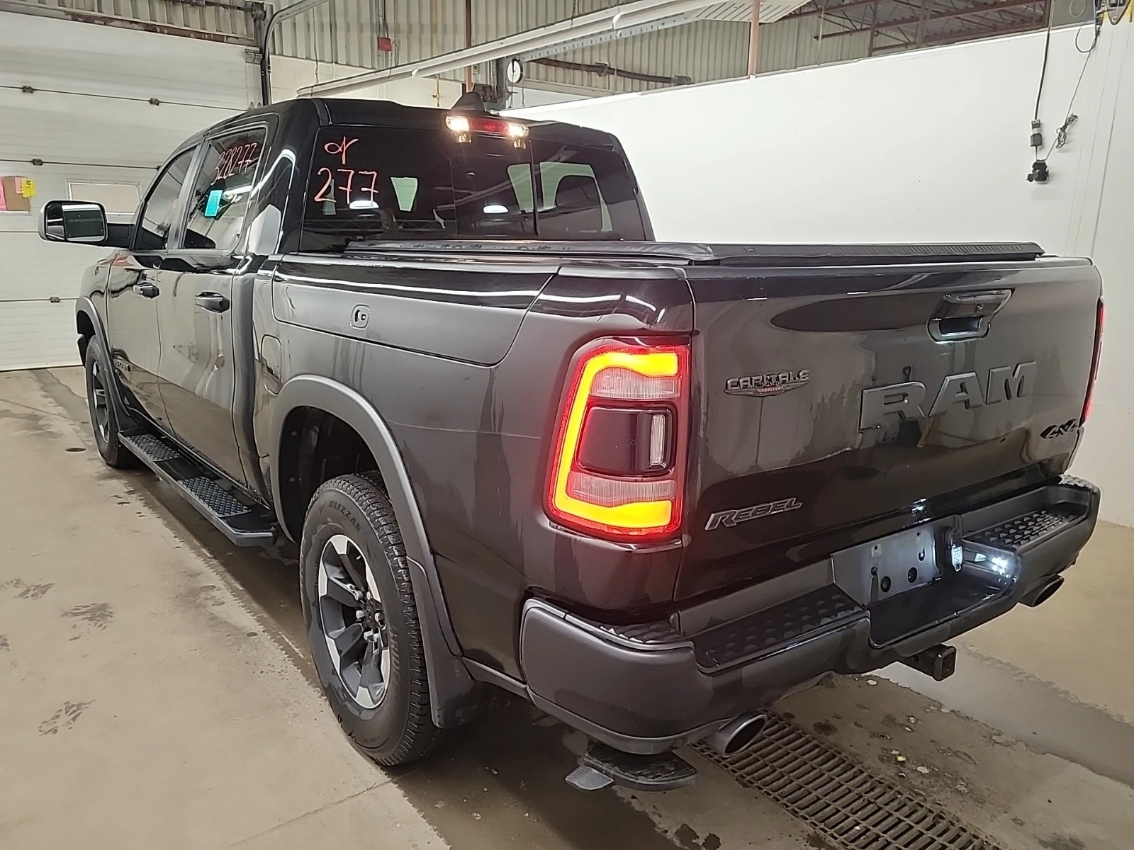 Dodge RAM 1500 REBEL CREW CAB 3.0 DIESEL * CARFAX * * АВТО КРЕДИТ, снимка 5 - Автомобили и джипове - 55164774