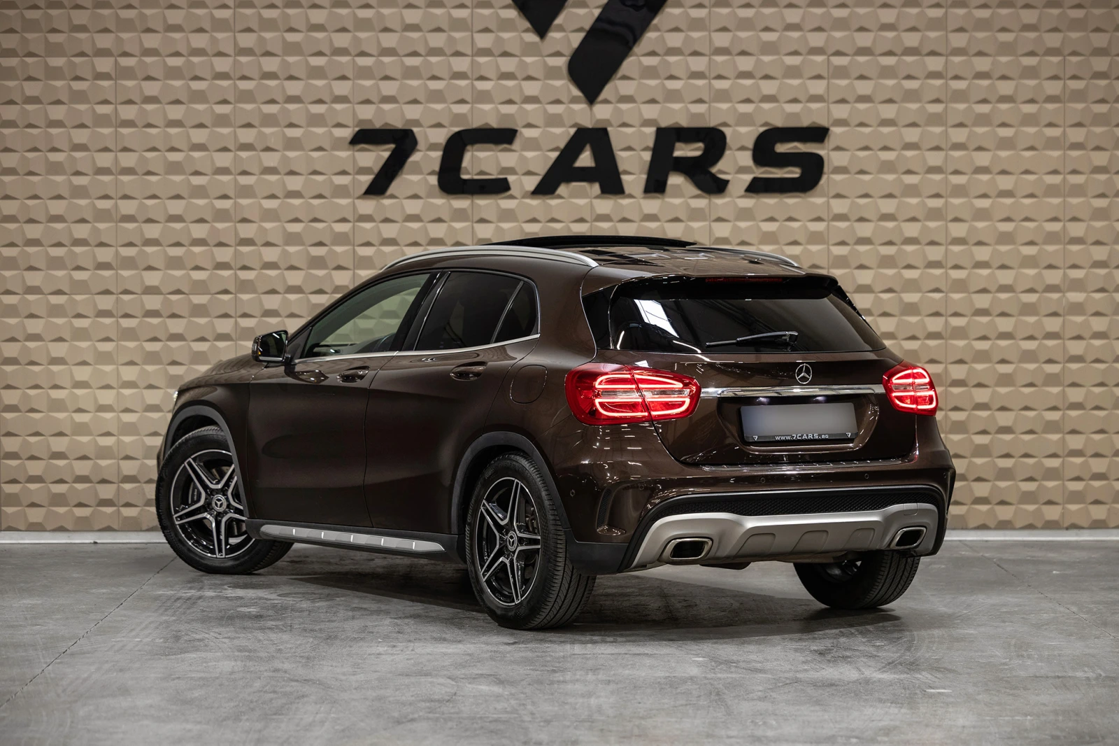 Mercedes-Benz GLA 250 Panorama| Подгрев| CarPlay| Гаранция, снимка 4 - Автомобили и джипове - 56176030
