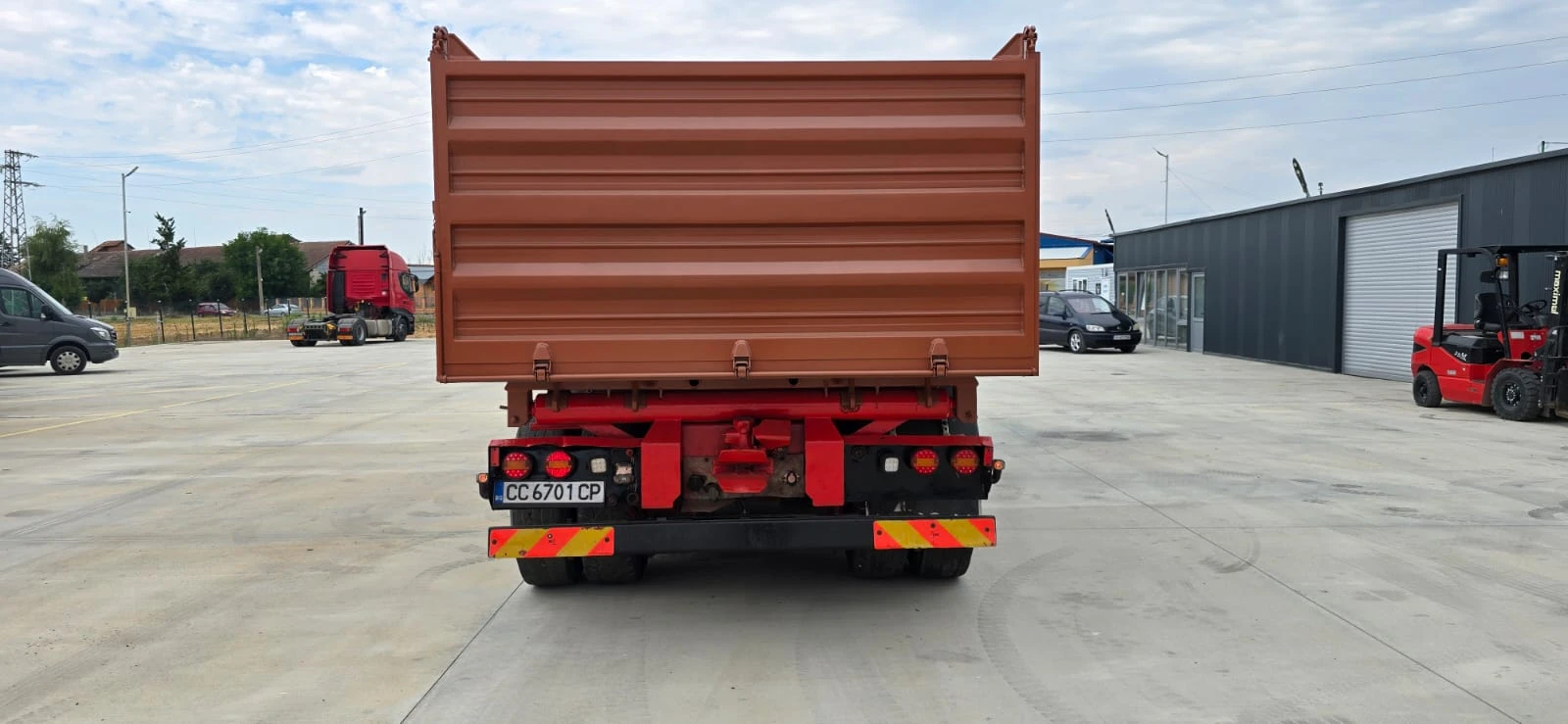 Scania R 164 Самосвал с кран 8x2 - изображение 7