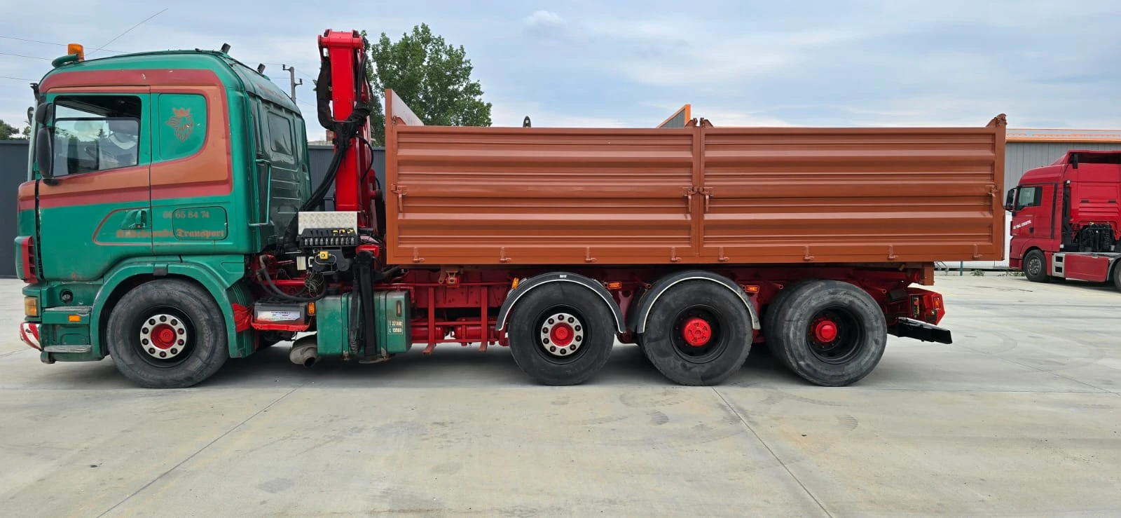 Scania R 164 Самосвал с кран 8x2 - изображение 5