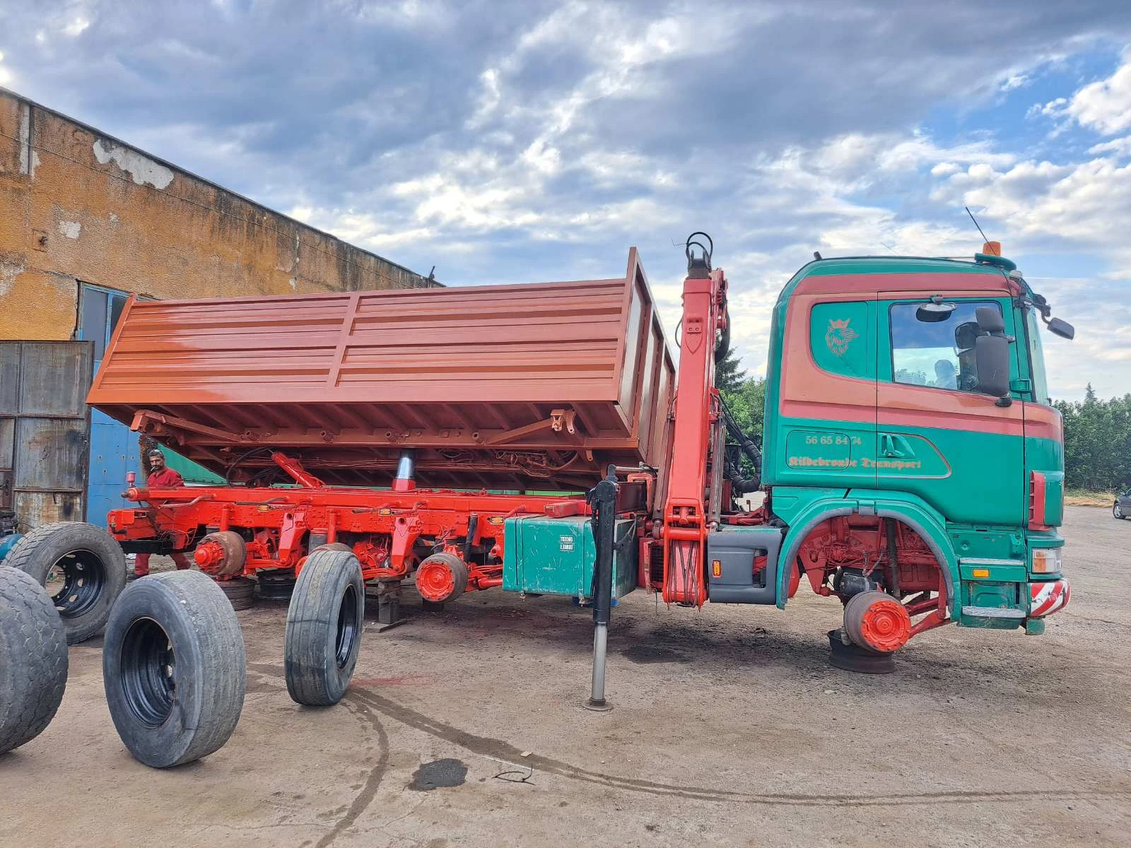 Scania R 164 Самосвал с кран 8x2, снимка 17 - Камиони - 54992794
