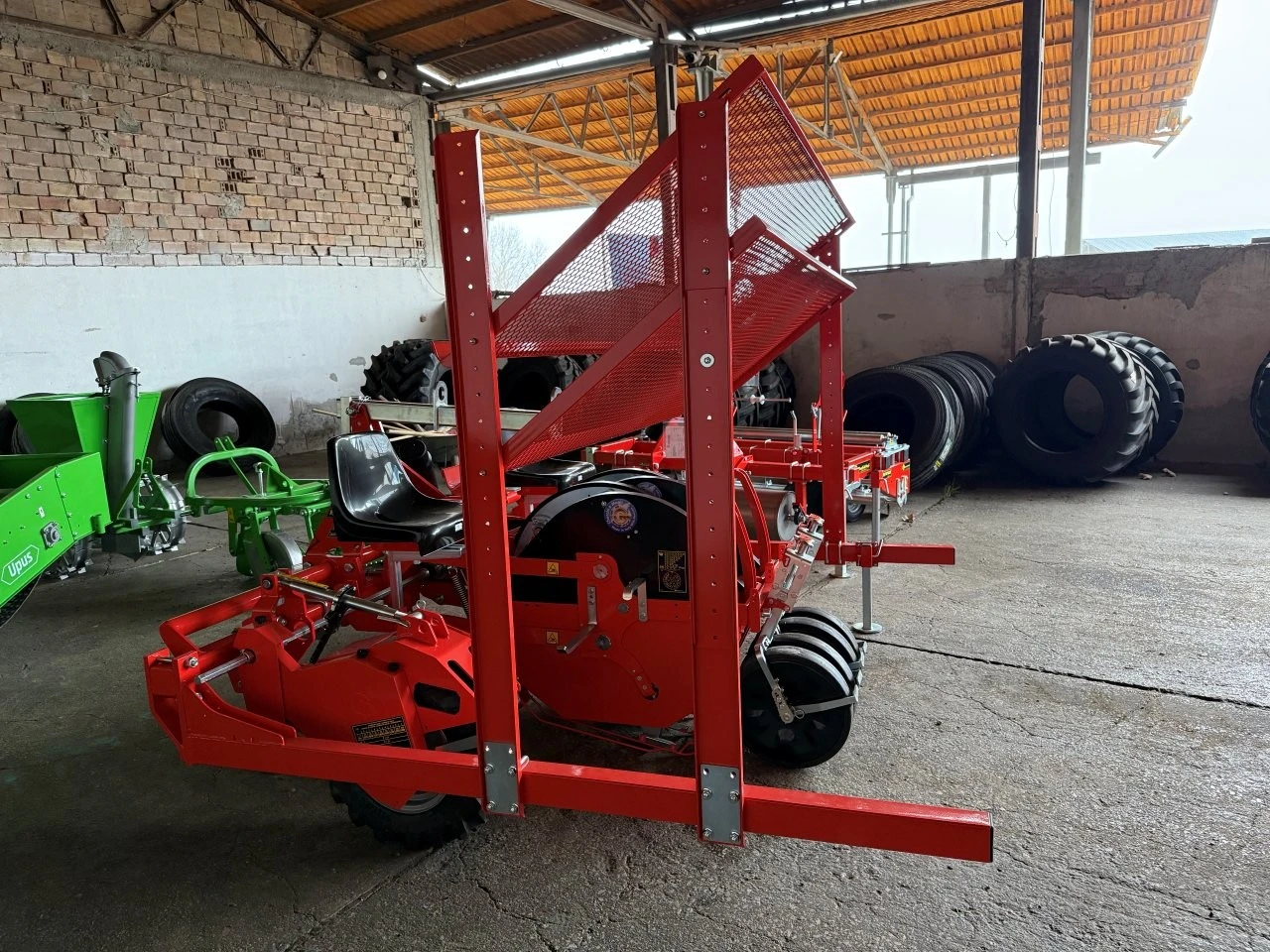 Специализирани машини Разсадопосадъчни машини Разсадо-Посадъчна Машина Checchi&Magli модел Wolf  - изображение 5