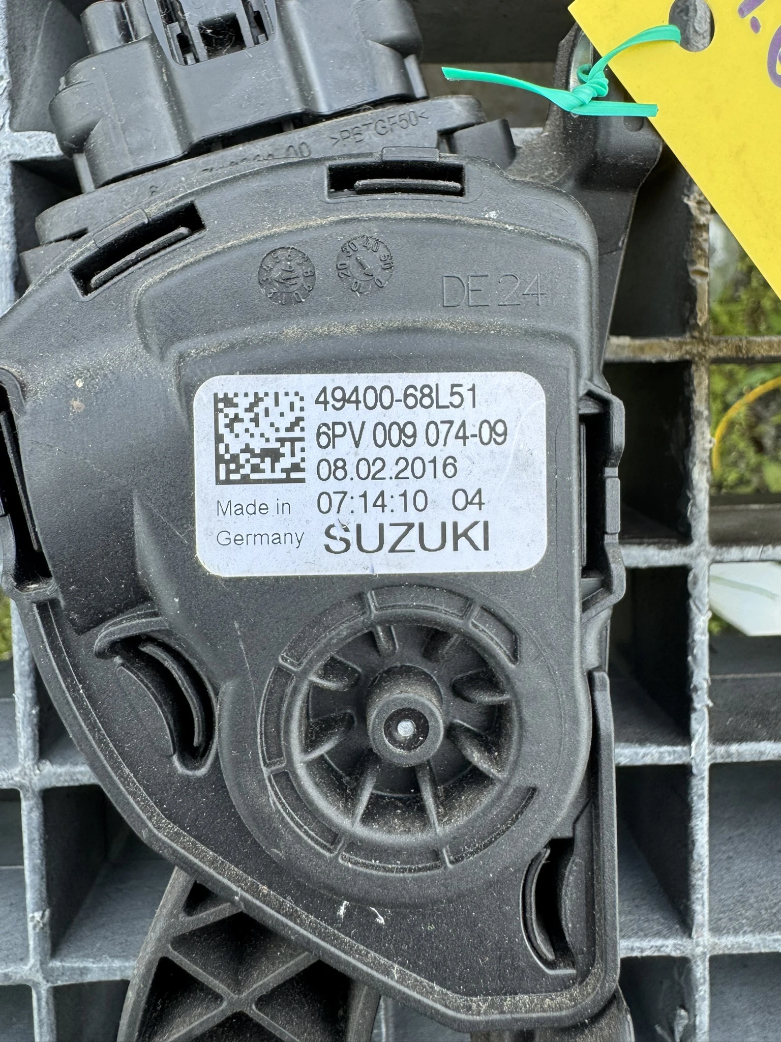 Педал за газта Suzuki Vitara 1.6 дизел 2015 6PV 009 074-09/49400-68L51, снимка 2 - Части - 54693173