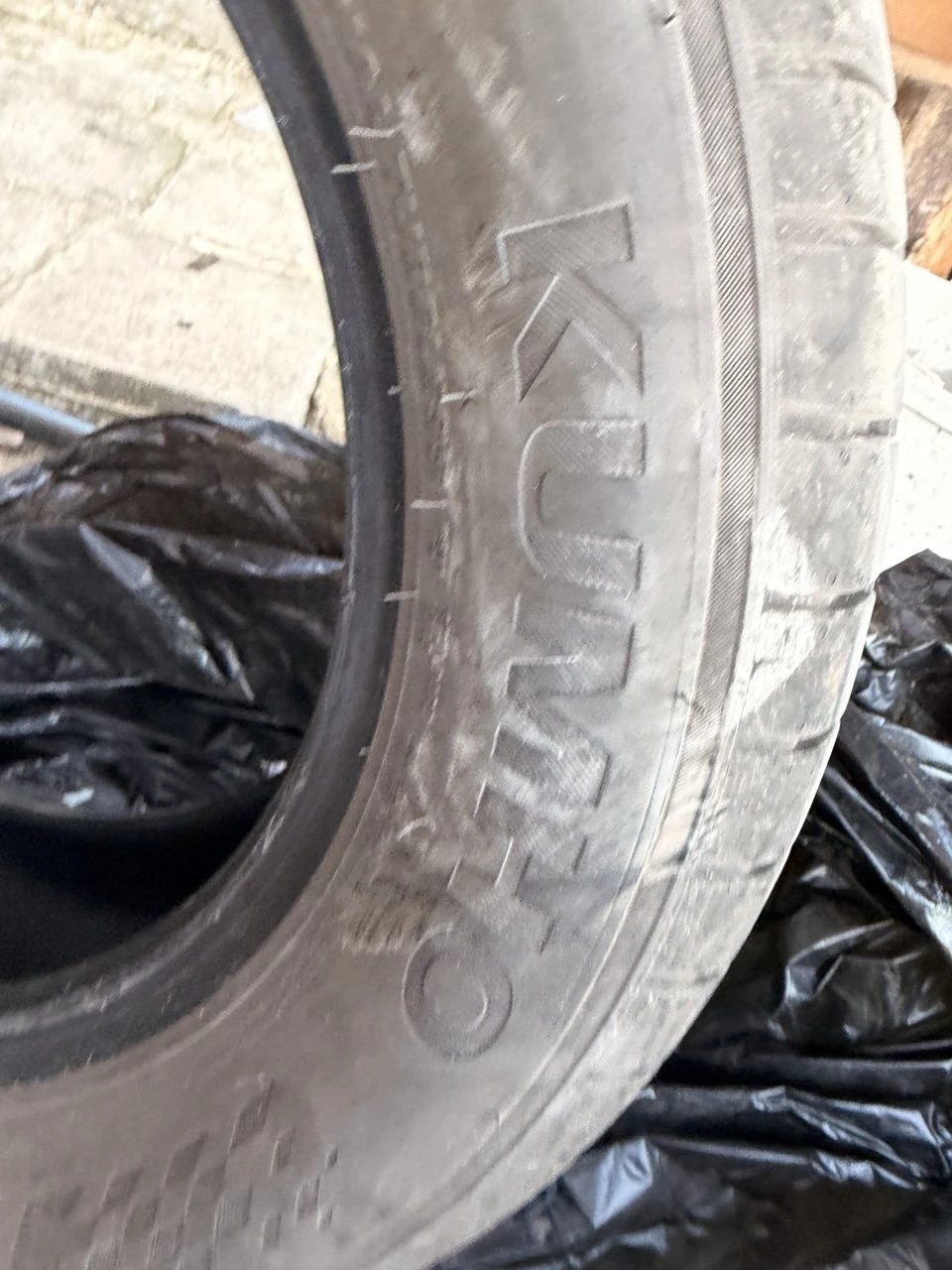 Гуми Летни 205/60R16, снимка 2 - Гуми и джанти - 55775742