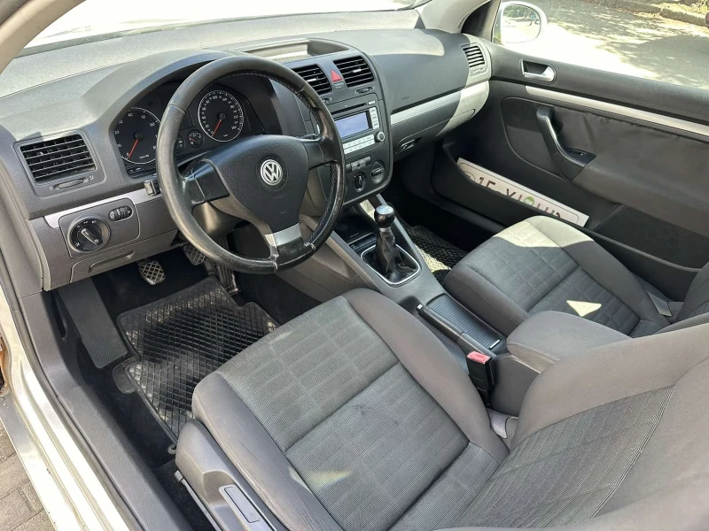 VW Golf 1.6, снимка 8 - Автомобили и джипове - 47237419