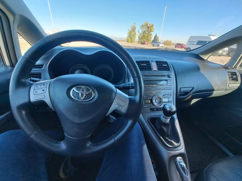 Toyota Auris, снимка 11 - Автомобили и джипове - 48019273