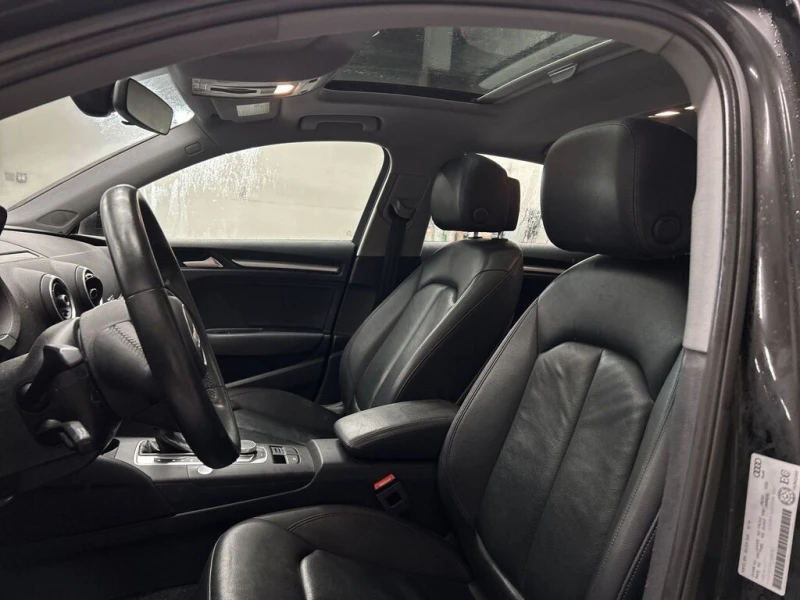 Audi A3 * HTD LEATHER | SUNROOF | 17IN ALLOYS | PARK SENSO, снимка 2 - Автомобили и джипове - 52914611