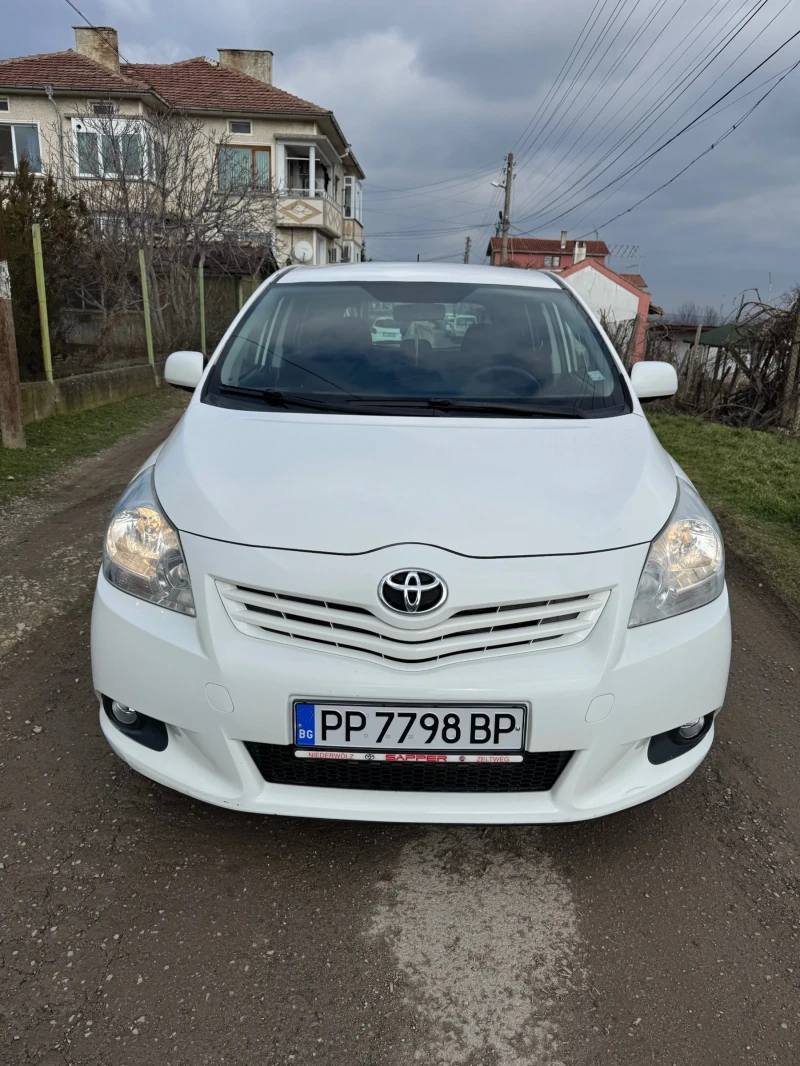 Toyota Verso 2.0 D4D, снимка 2 - Автомобили и джипове - 53414943