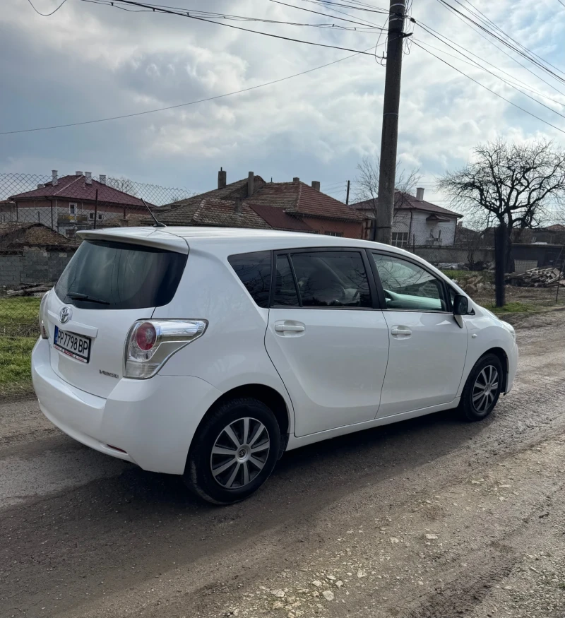 Toyota Verso 2.0 D4D, снимка 5 - Автомобили и джипове - 53414943