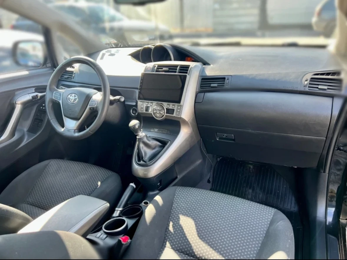 Toyota Verso 2.2 D-CAT 6+ 1  - изображение 8