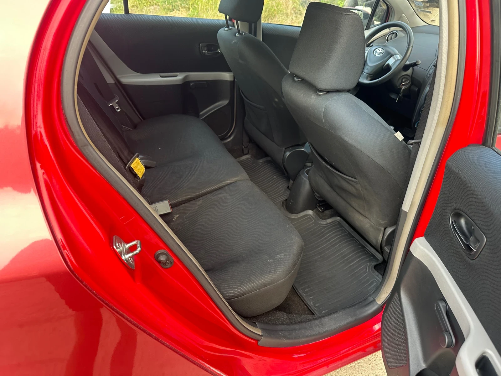 Toyota Yaris 1.3 бензин 6 Скорости - изображение 8