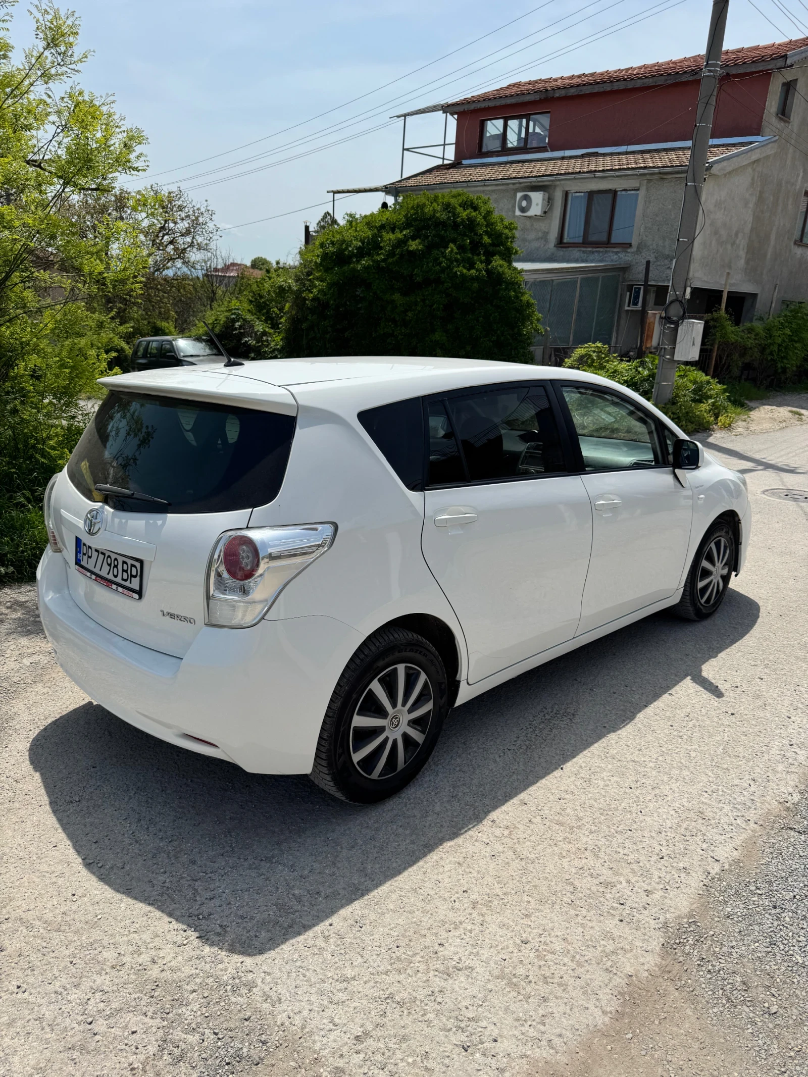 Toyota Verso 2.0 D4D, снимка 4 - Автомобили и джипове - 53414943