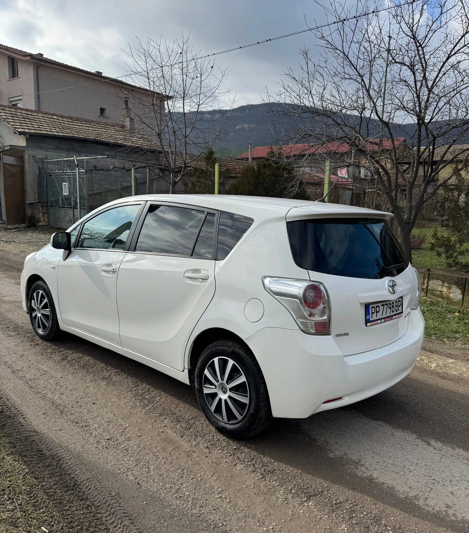 Toyota Verso 2.0 D4D - изображение 4