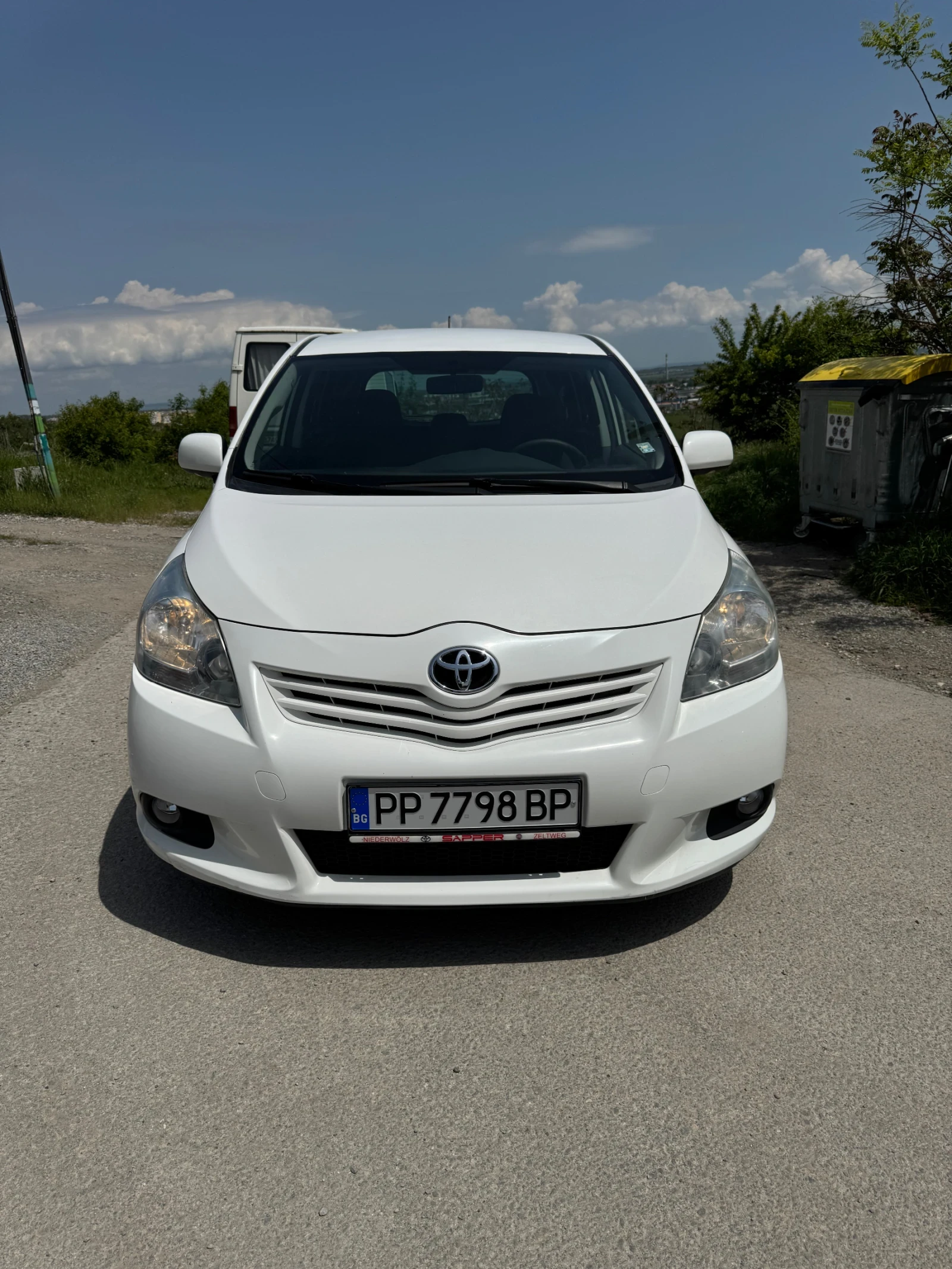 Toyota Verso 2.0 D4D, снимка 2 - Автомобили и джипове - 53414943