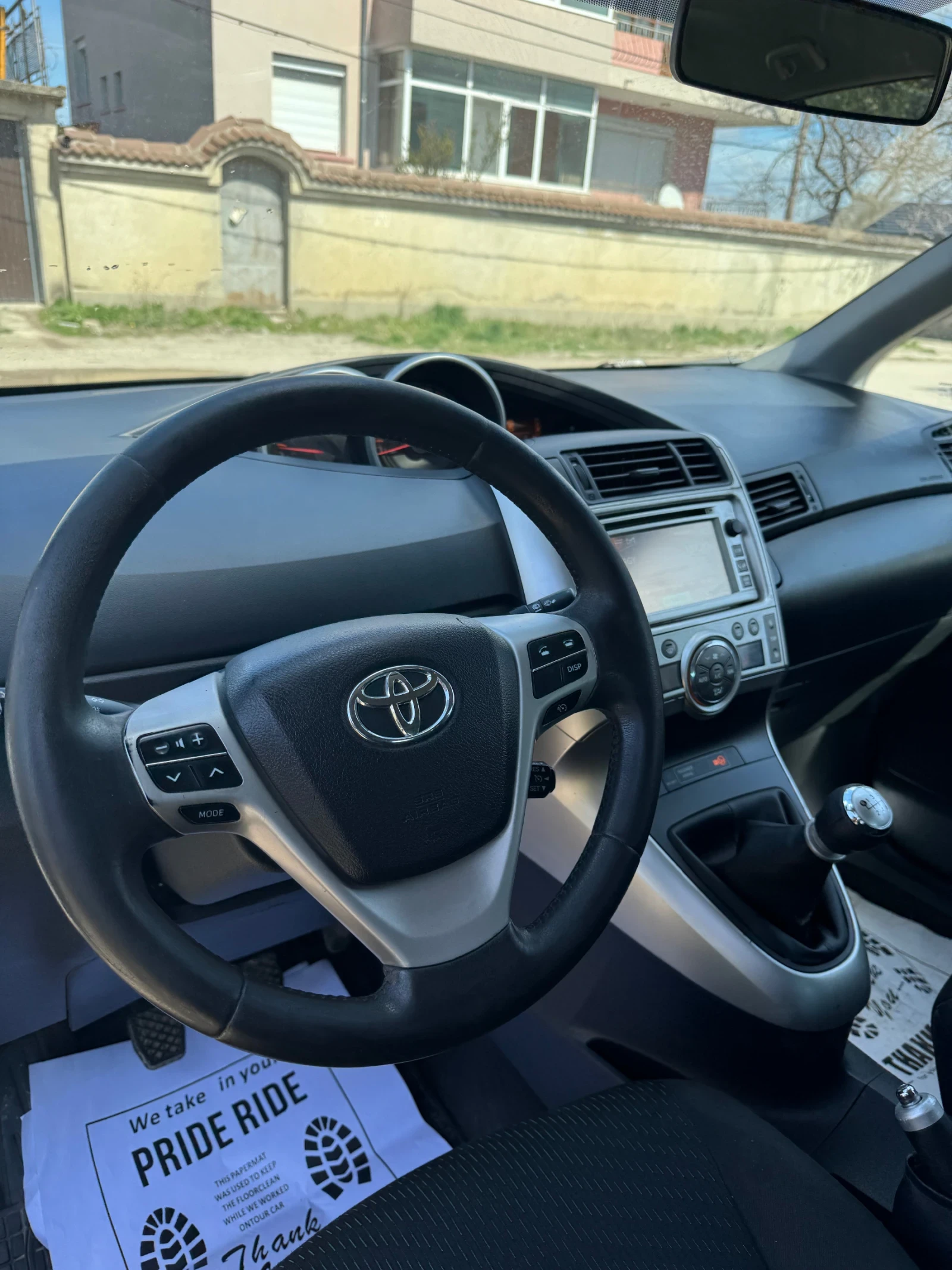 Toyota Verso 2.0 D4D, снимка 8 - Автомобили и джипове - 53414943