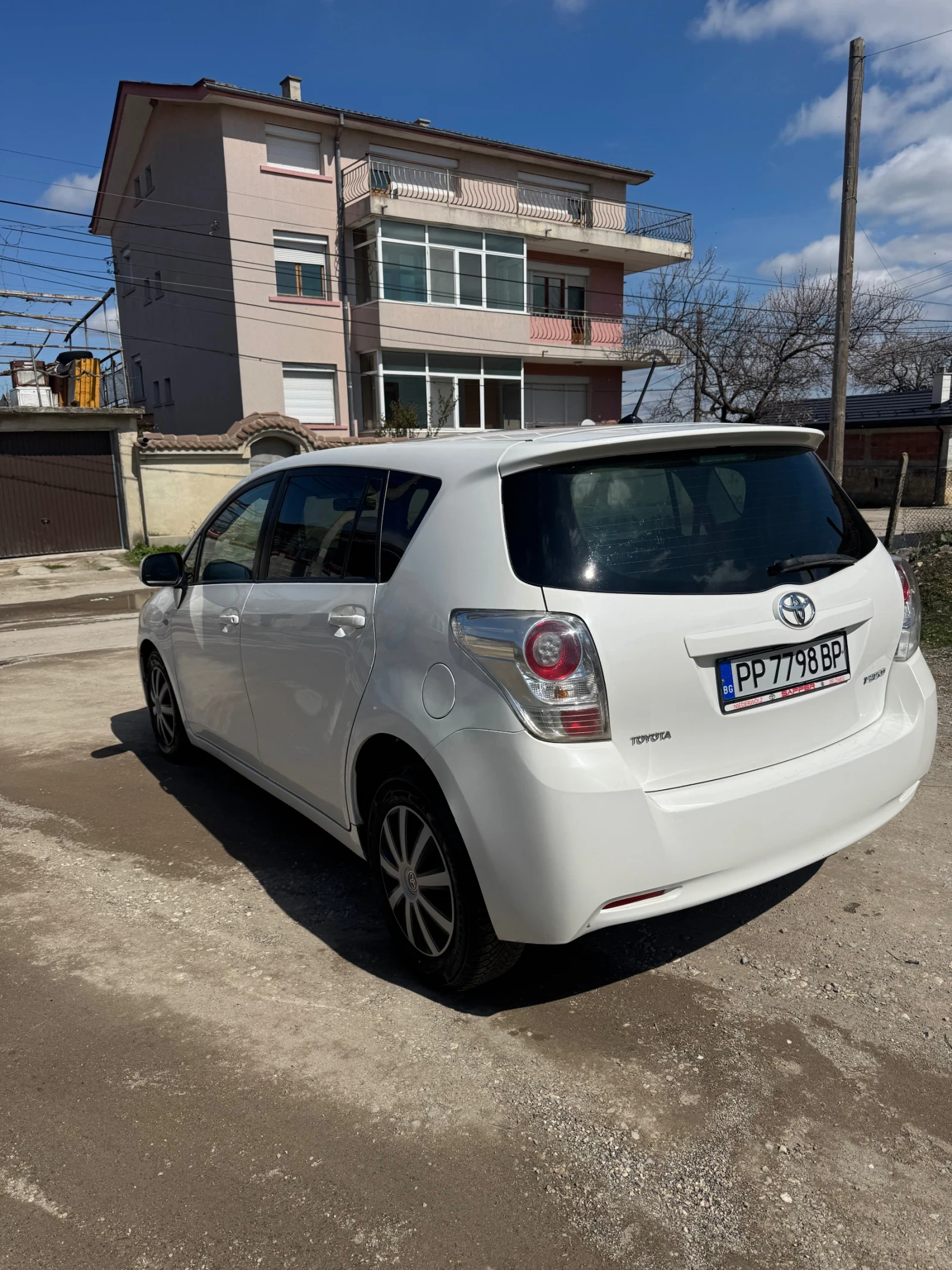 Toyota Verso 2.0 D4D, снимка 4 - Автомобили и джипове - 53414943