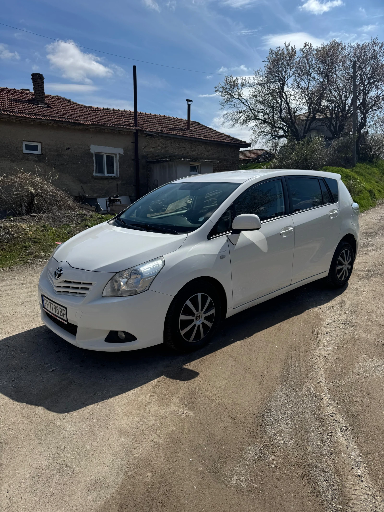 Toyota Verso 2.0 D4D, снимка 3 - Автомобили и джипове - 53414943
