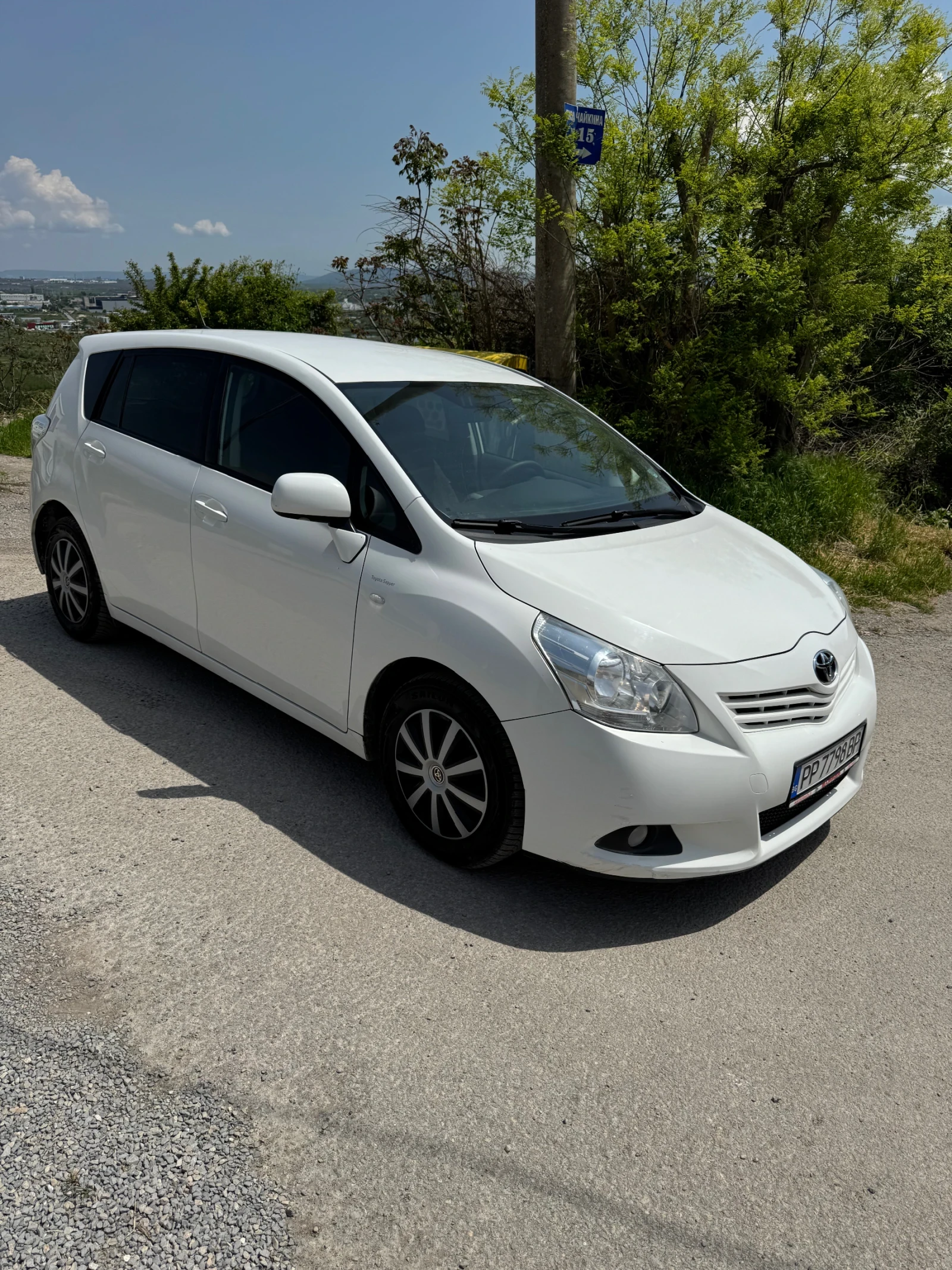 Toyota Verso 2.0 D4D, снимка 3 - Автомобили и джипове - 53414943