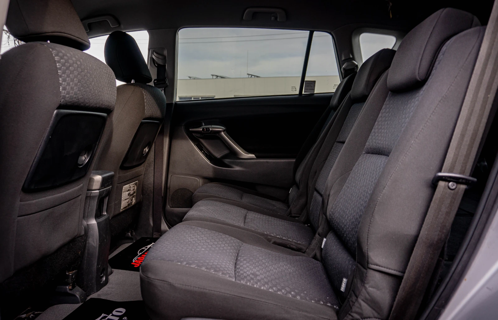 Toyota Verso 1.8 бензин С Гаранция! ТОП! БЕЗПЛАТНА ГО ЗА 1Г., снимка 16 - Автомобили и джипове - 53717932