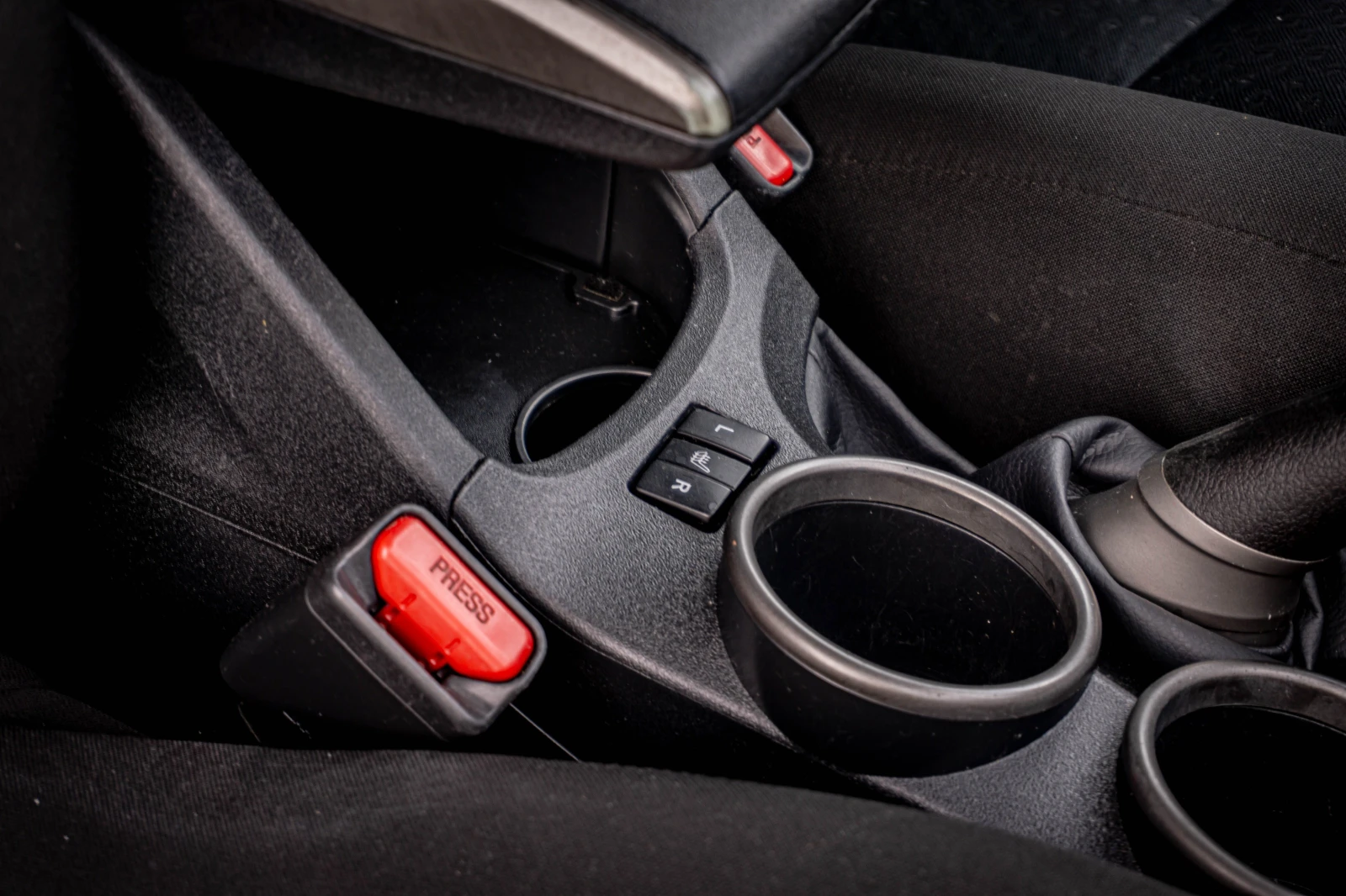 Toyota Verso 1.8 бензин С Гаранция! ТОП! БЕЗПЛАТНА ГО ЗА 1Г., снимка 14 - Автомобили и джипове - 53717932