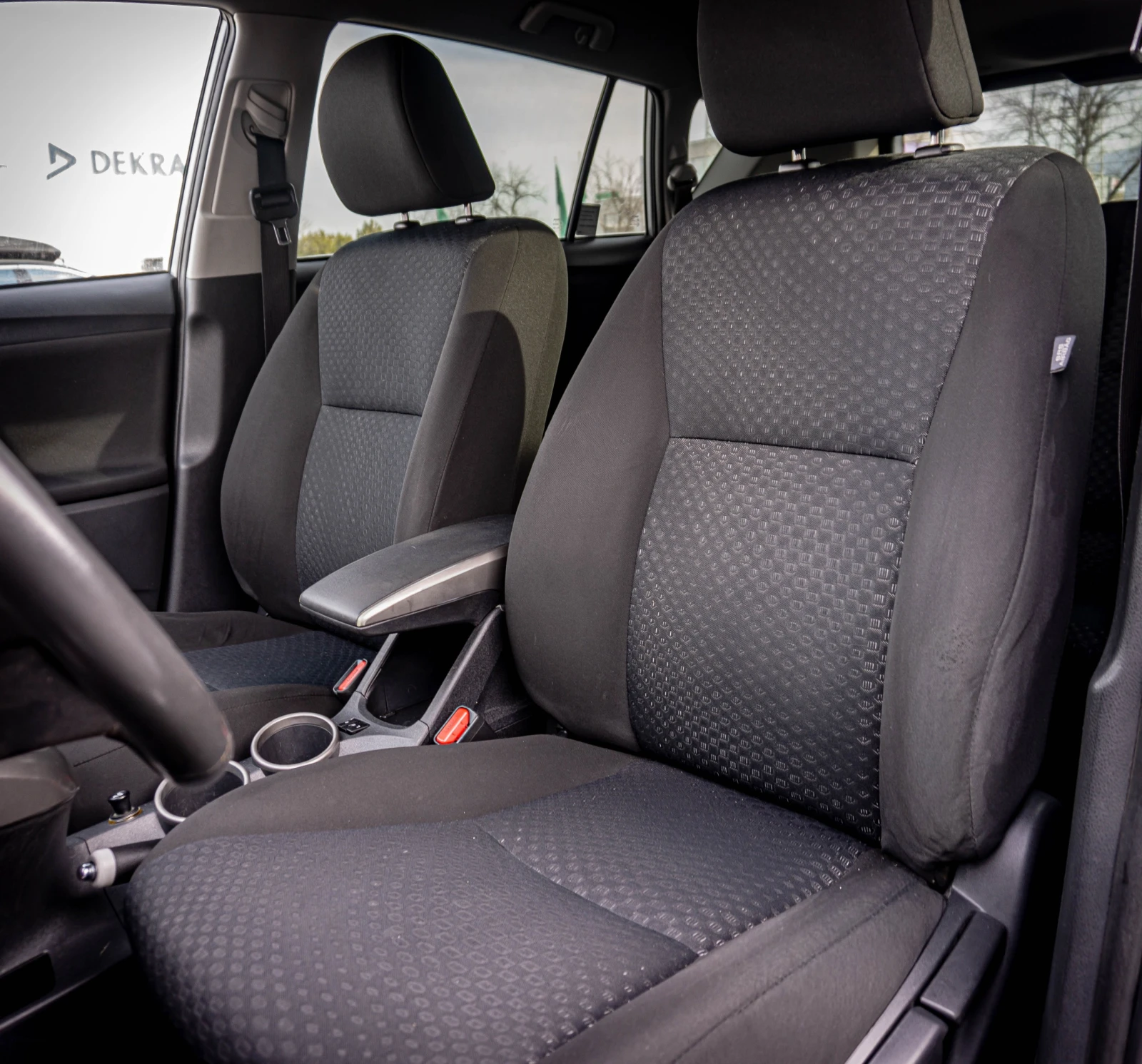 Toyota Verso 1.8 бензин С Гаранция! ТОП! БЕЗПЛАТНА ГО ЗА 1Г., снимка 15 - Автомобили и джипове - 53717932