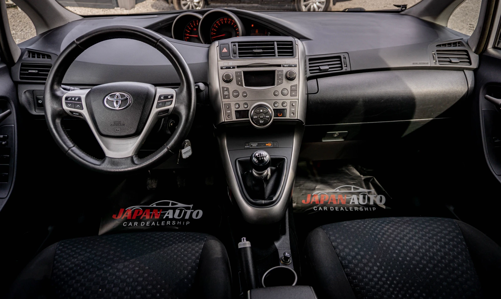 Toyota Verso 1.8 бензин С Гаранция! ТОП! БЕЗПЛАТНА ГО ЗА 1Г. - изображение 8