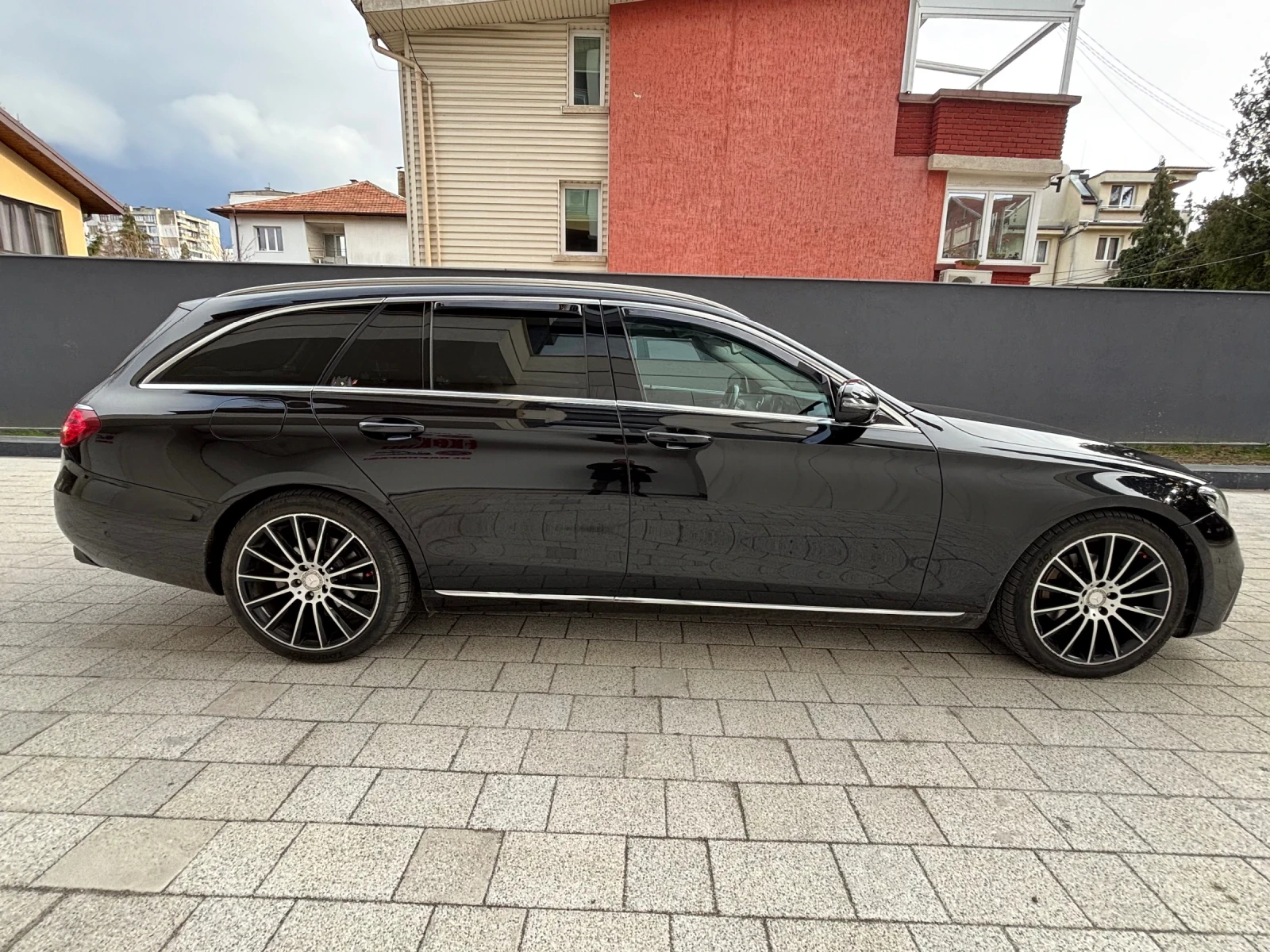 Mercedes-Benz E 220, снимка 5 - Автомобили и джипове - 53930129