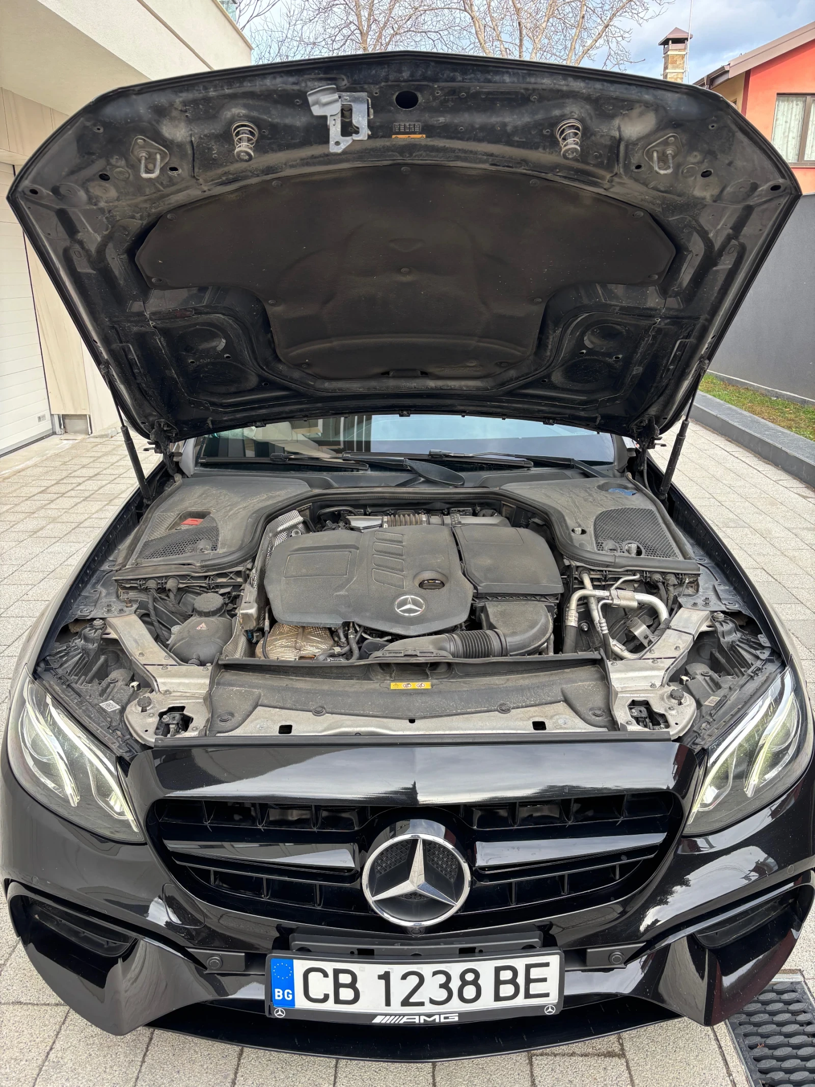 Mercedes-Benz E 220, снимка 7 - Автомобили и джипове - 53930129