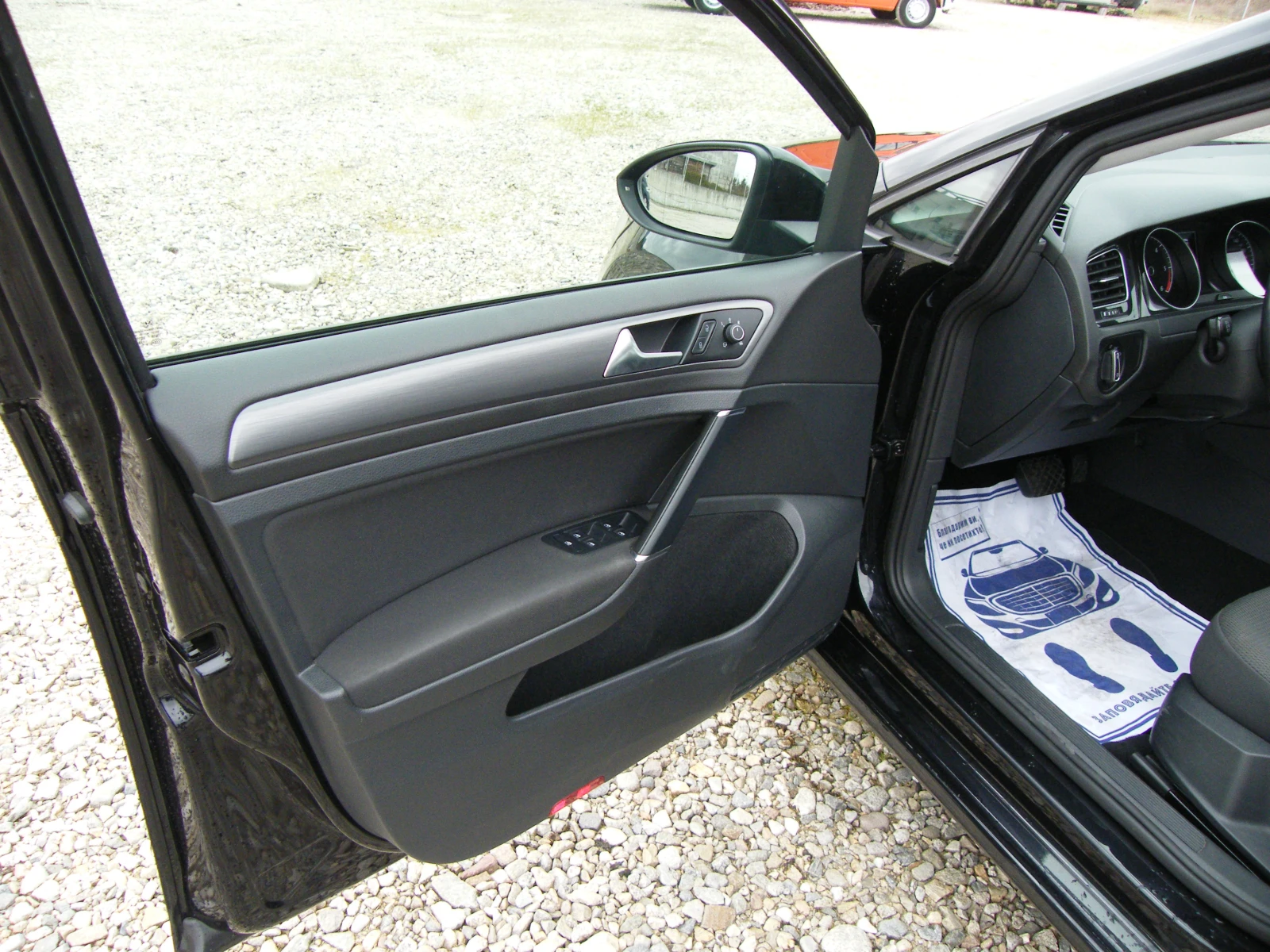 VW Golf 1.6TDI DSG EURO6D, снимка 7 - Автомобили и джипове - 53963910