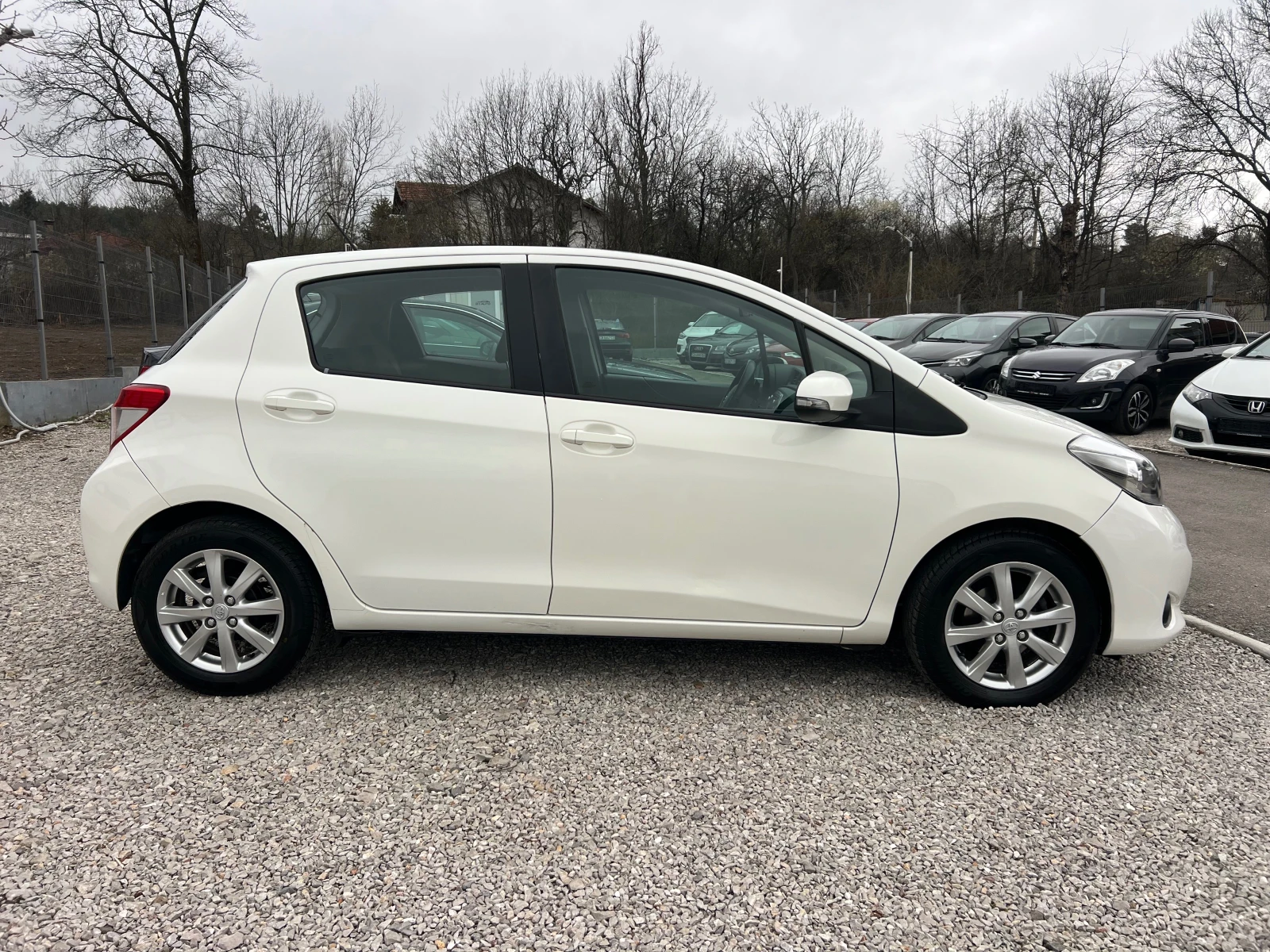 Toyota Yaris 1.3-АВТОМАТИК, снимка 7 - Автомобили и джипове - 54033449