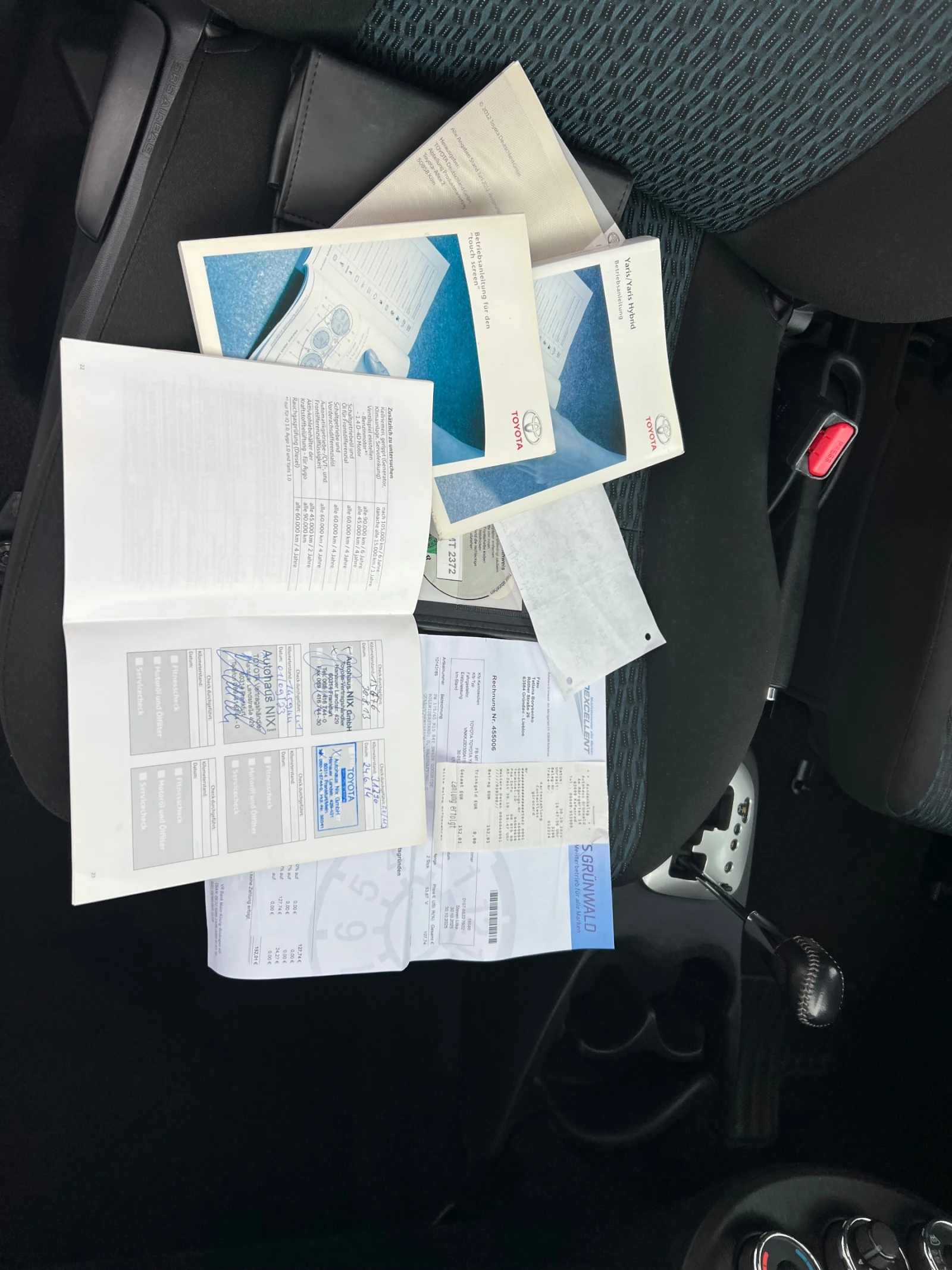 Toyota Yaris 1.3-АВТОМАТИК, снимка 15 - Автомобили и джипове - 54033449