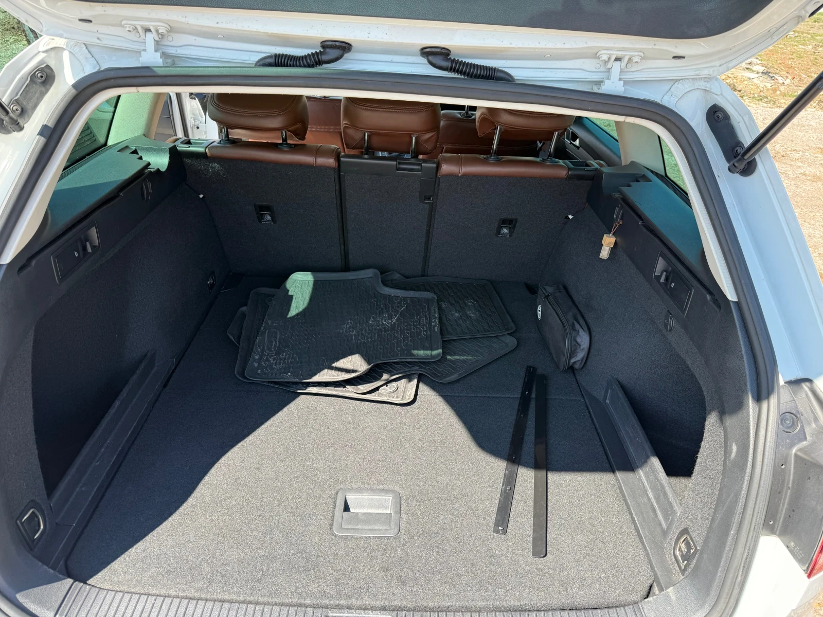 VW Passat 2.0 TDi, снимка 17 - Автомобили и джипове - 54116781