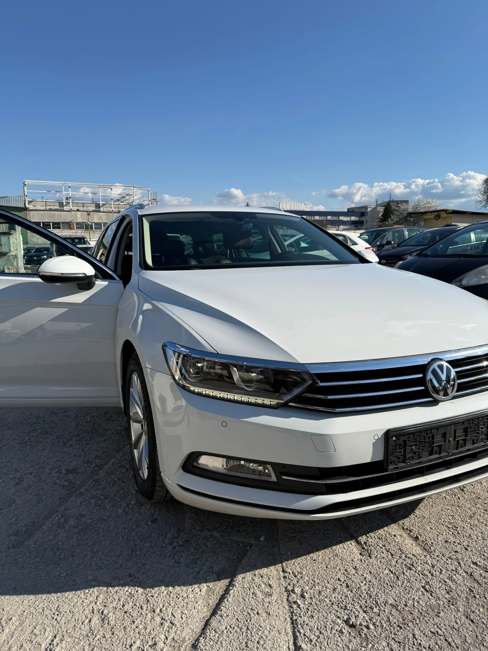 VW Passat 2.0 TDi, снимка 16 - Автомобили и джипове - 54116781