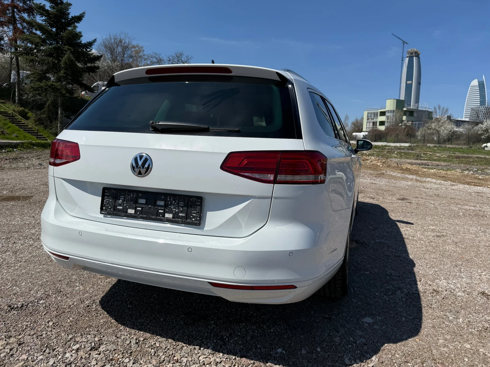 VW Passat 2.0 TDi, снимка 10 - Автомобили и джипове - 54116781